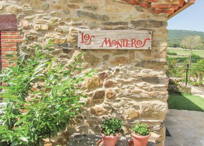 Awesome In Aldeanue De La Sierra Ferienhaus *